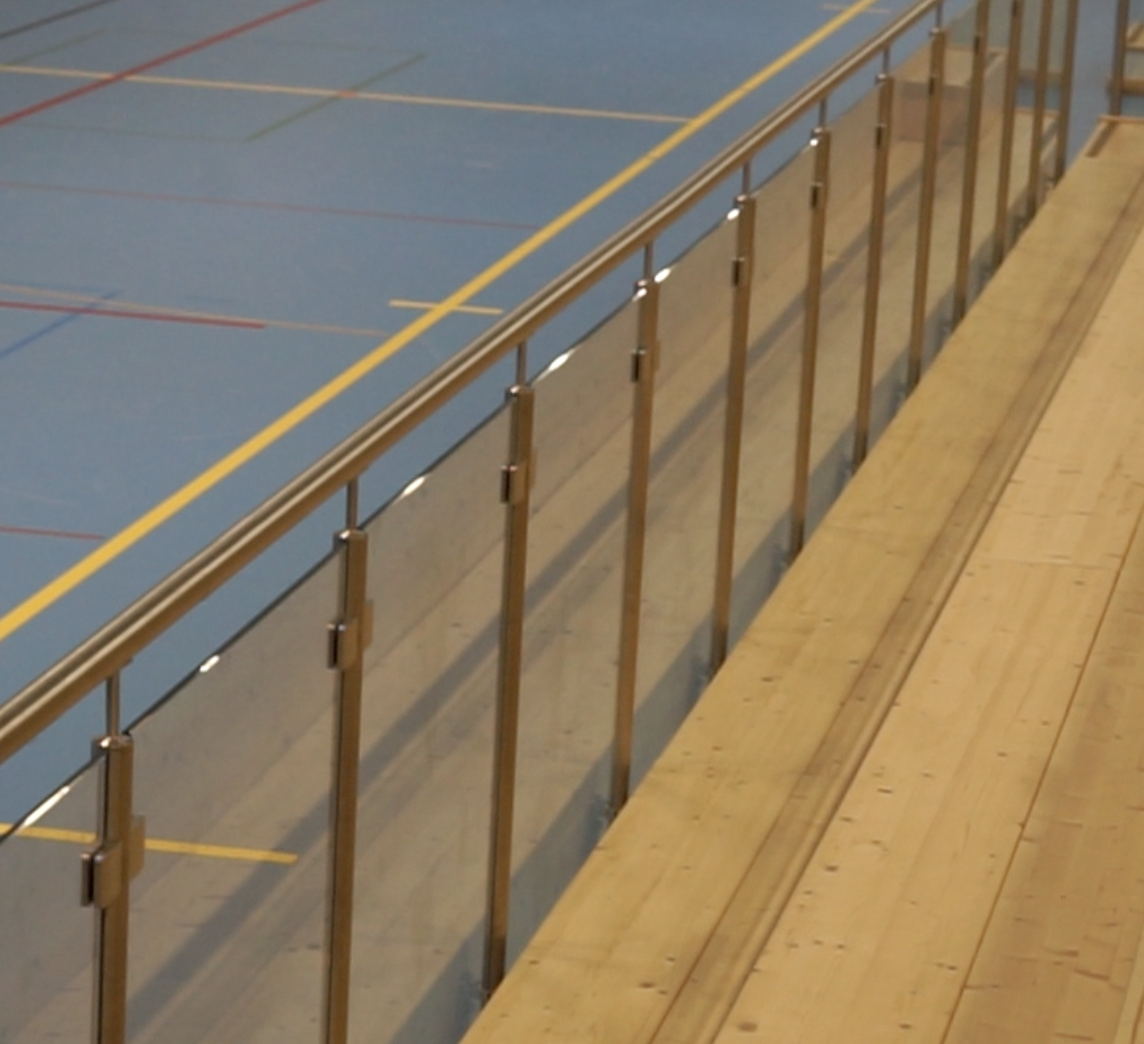 Rymd mellan läktare och plan - 